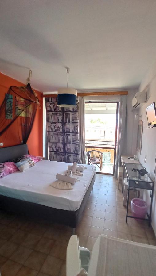 Art Benitses Apartament *